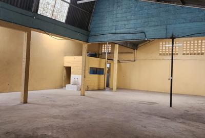 4,500 ft² Warehouse with Fibre Internet in Industrial Area - 4