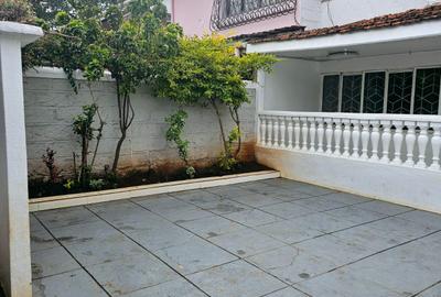 3 Bed House with Garden in Lavington