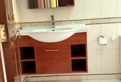 5 Bed Townhouse with En Suite in Karen - 3