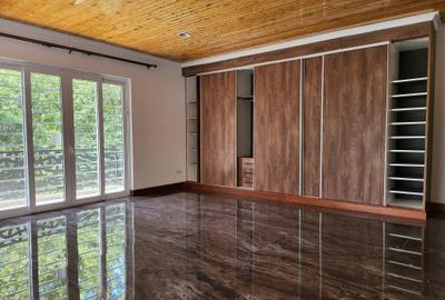 5 Bed Townhouse with En Suite in Rosslyn - 3