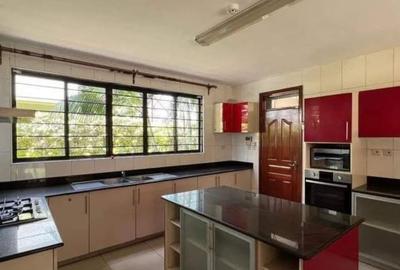 5 Bed Townhouse with En Suite at Convent Drive - 3