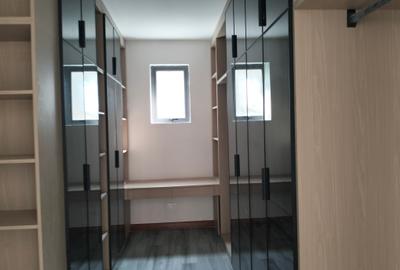 6 Bed Townhouse with En Suite in Lavington - 2