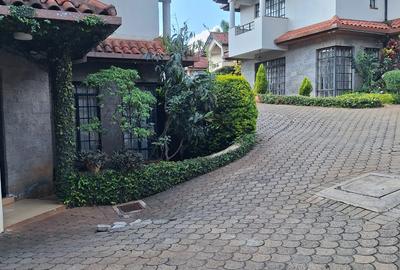 4 Bed Townhouse with En Suite in Spring Valley