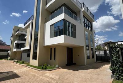 5 Bed Townhouse with En Suite in Lavington