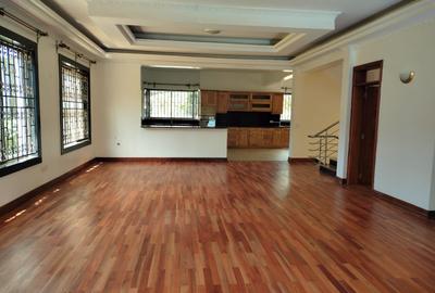 5 Bed Townhouse with Garden at Easy Access To Peponi Road - 3
