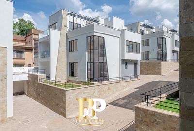 5 Bed Apartment with En Suite in Lavington