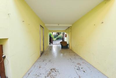 4 Bed House with En Suite in Riverside