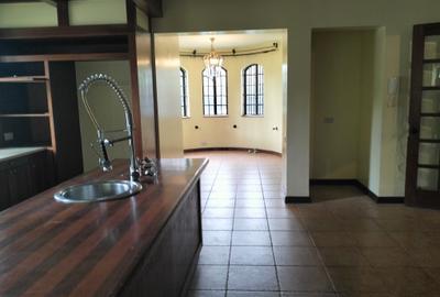 7 Bed House with En Suite in Kitisuru