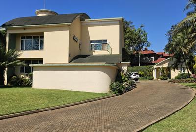 5 Bed House with En Suite in Runda