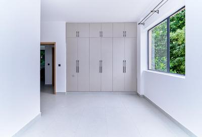 2 Bed Apartment with En Suite in Brookside - 3