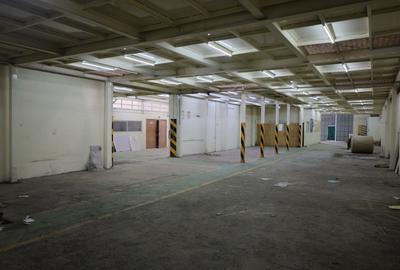 27,625 ft² Warehouse with Service Charge Included in Industrial Area