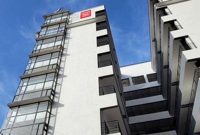 1 Bed Apartment with En Suite at 87 Mall - 4