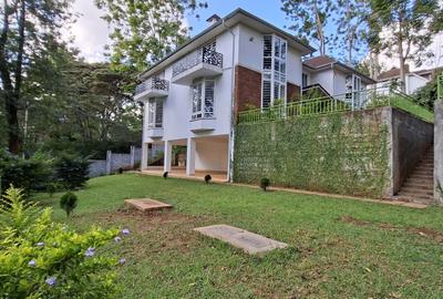5 Bed Townhouse with En Suite in Rosslyn - 2