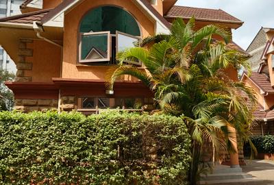 5 Bed House with En Suite at Lavington