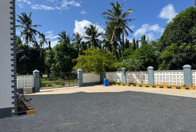 Serviced 2 Bed Apartment with En Suite in Mtwapa