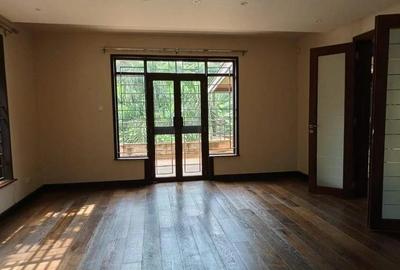 5 Bed Townhouse with En Suite in Kitisuru