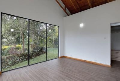 1 Bed House with En Suite in Spring Valley - 3