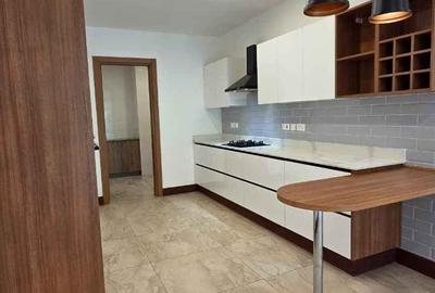 2 Bed Apartment with En Suite at City Drive - 4