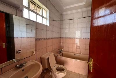 4 Bed Villa with En Suite in Lavington - 2