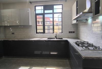 4 Bed House with En Suite at Membley - 4