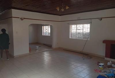 5 Bed House with En Suite at Mountain View Estate