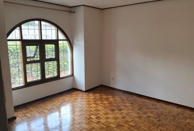 4 Bed House with En Suite in Riverside - 3