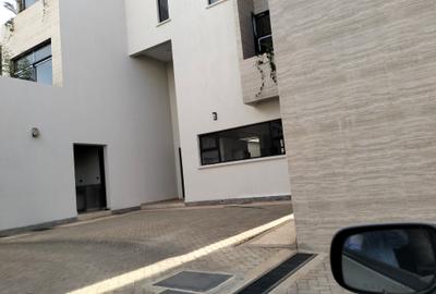 5 Bed Townhouse with En Suite in Lavington