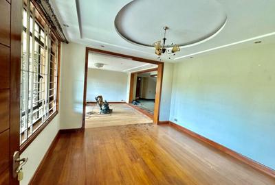 4 Bed House with En Suite in Runda