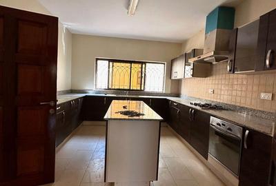 4 Bed Townhouse with En Suite in Lavington