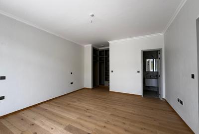 5 Bed Townhouse with En Suite in Lavington - 4