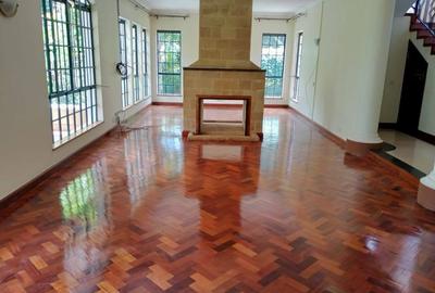 5 Bed House with En Suite in Runda - 4