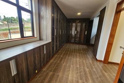 5 Bed House with En Suite in Kyuna
