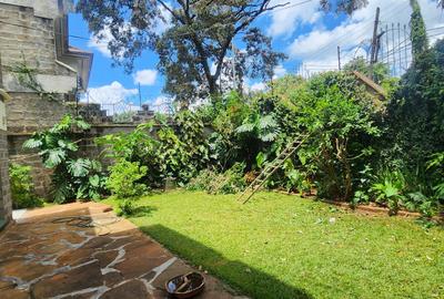 5 Bed Townhouse with En Suite in Westlands Area