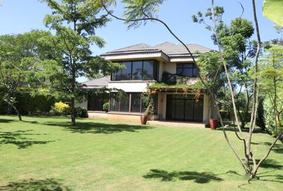4 Bed House with En Suite in Ridgeways
