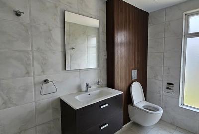 2 Bed Apartment with En Suite at Rhapta Rd