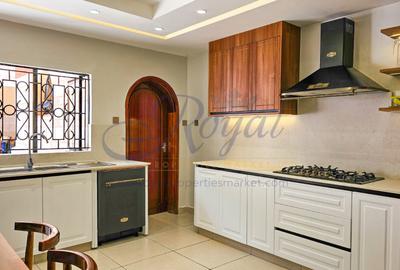 4 Bed Villa with En Suite at Grevillea Groove - 3