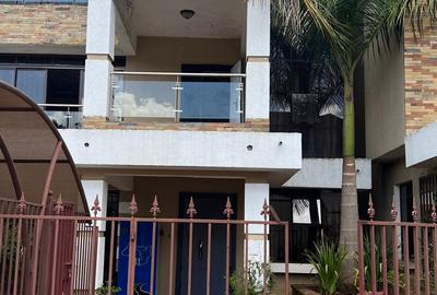 5 Bed Villa with En Suite in Lavington