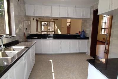 5 Bed Townhouse with En Suite in Lavington