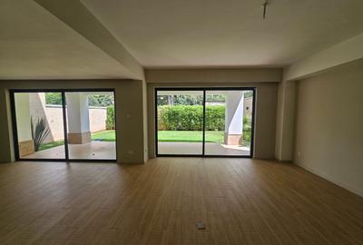 5 Bed Townhouse with En Suite in Spring Valley - 3