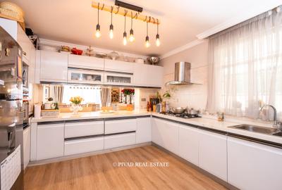4 Bed Townhouse with Swimming Pool in Runda