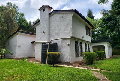 4 Bed House with En Suite at Hill View - 2