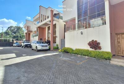 5 Bed Townhouse with En Suite at Off Chalbi Drive