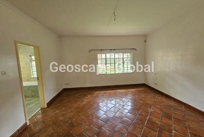 4 Bed House with En Suite in Lavington - 3