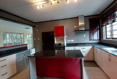 5 Bed House with En Suite at Lavington