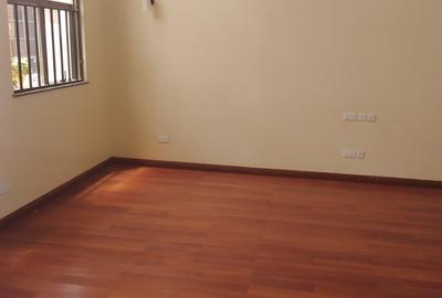 5 Bed Townhouse with En Suite in Lavington - 2