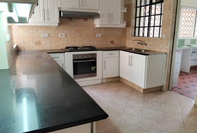 4 Bed Apartment with En Suite in Westlands Area