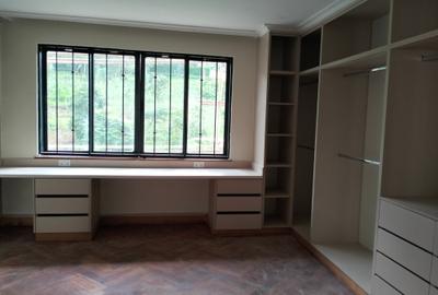 6 Bed Townhouse with En Suite in Lower Kabete
