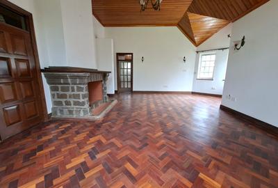 5 Bed House with En Suite in Runda - 4