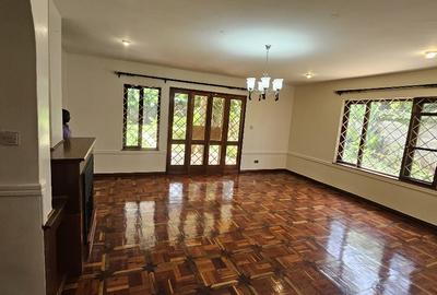 5 Bed House with En Suite at Old Runda - 2