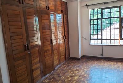 4 Bed Townhouse with En Suite in Spring Valley - 2